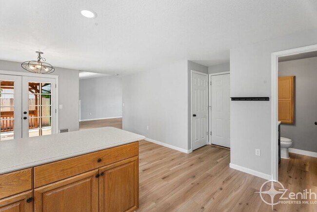 Building Photo - 8213 NE 38th Ct