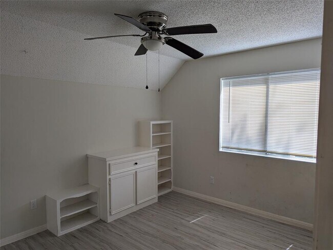 Building Photo - 1504 Windy Park Dr