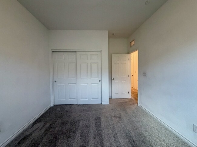 Building Photo - GATED 3 BED 2.5 BATH TOWNHOME WITH 2-CAR GARAGE, COVERED PATIO & COMMUNITY POOL
