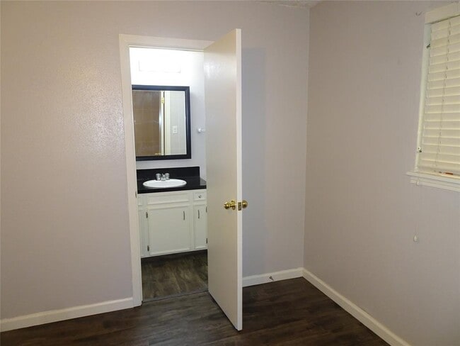 Building Photo - 134 Memory Ln