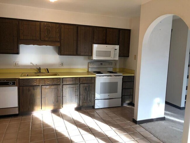 Building Photo - 3061 Reed Avenue - 3