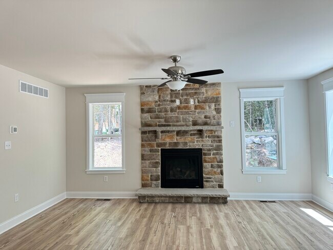 Building Photo - 3109 Fairfax Terrace