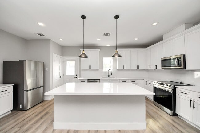 Building Photo - 807 Avenue J