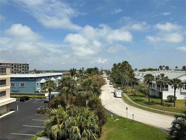 Building Photo - 12500 Capri Cir N