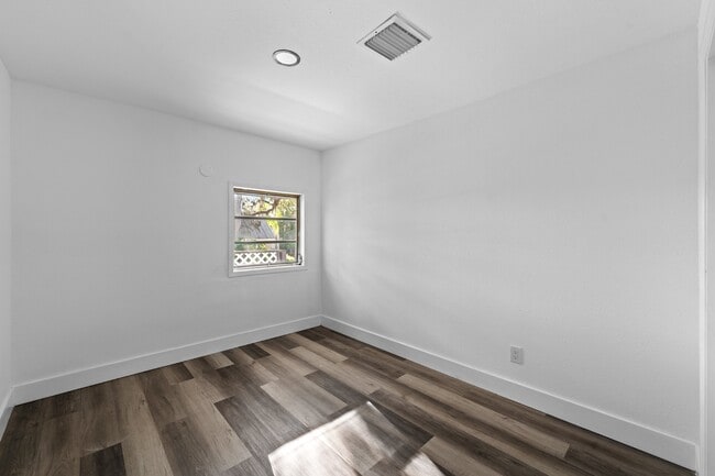 Building Photo - 10821 Cedar St