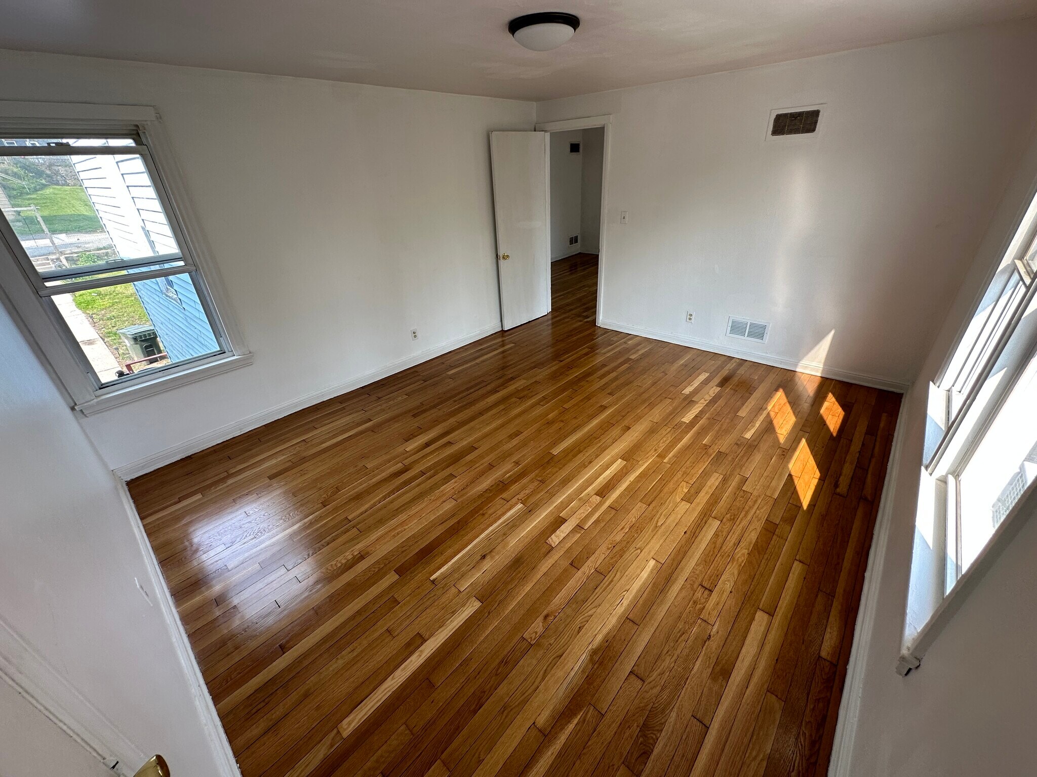 Master Bedroom - 258 Broad St