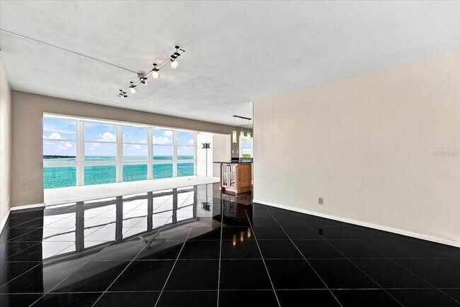 Building Photo - 7200 Sunshine Skyway Ln S