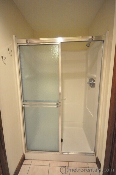 Bathroom - 39 E Russell St