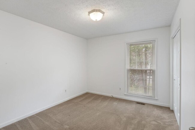 Building Photo - 709 Sandburg Pl
