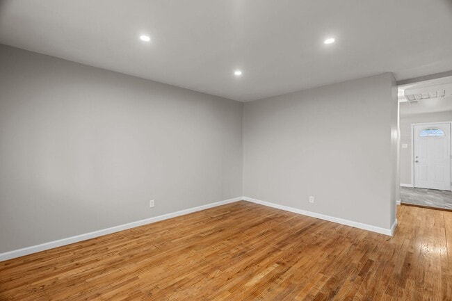 Building Photo - Stunning Brick Duplex with private partially finished basement in Kirkwood