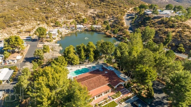 Building Photo - 55+ Senior Community~ 2 bed/2 bath with Am...