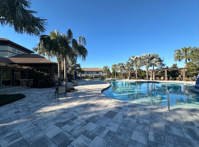 Building Photo - 3 BED 2.5 BATH TOWNHOME IN THE VISTAS AT C...