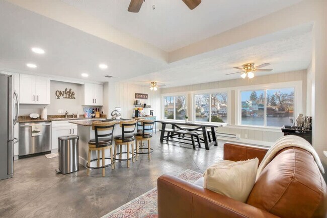 Building Photo - 3576 Portage Point Blvd