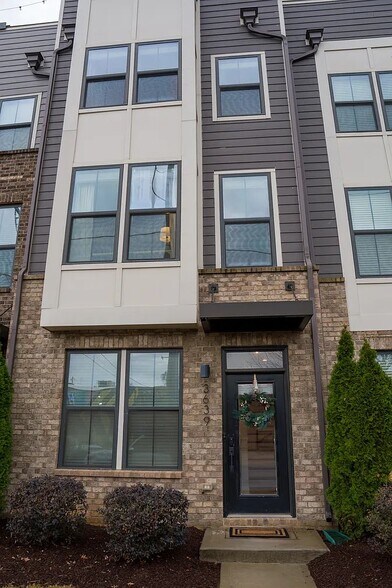Building Photo - 3639 Tryclan Dr