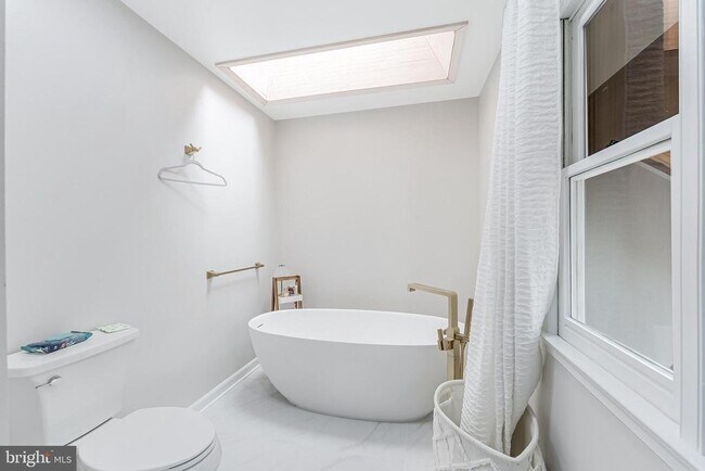 Building Photo - 8424 Holly Leaf Dr