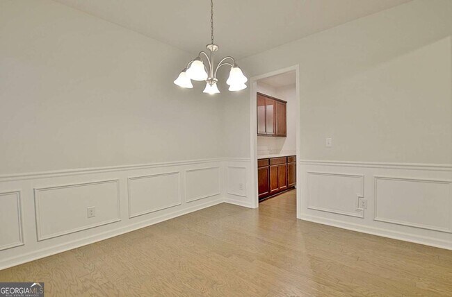 Building Photo - 504 Albertson Ave