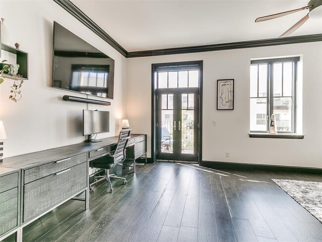 Building Photo - 115 NE 3rd St