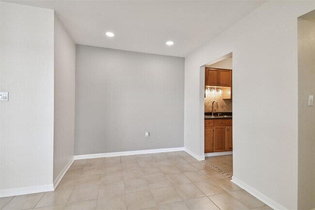 Building Photo - 379 47th Ave N