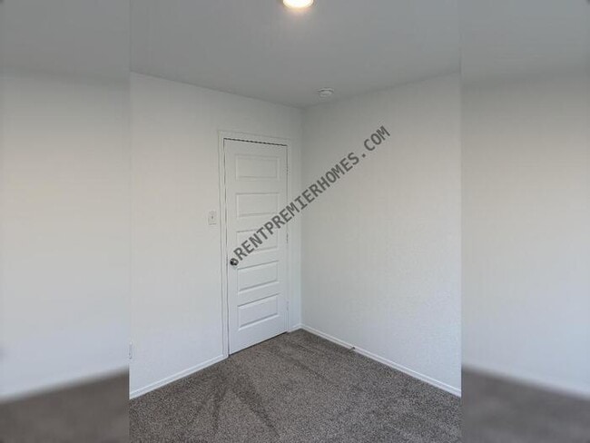 Building Photo - 102 Powder River Dr