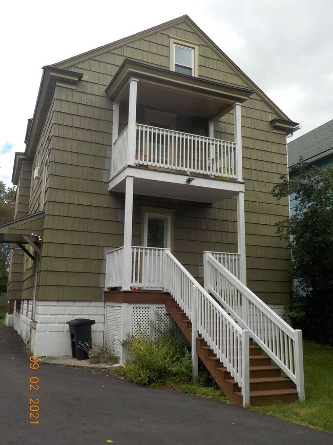 Building Photo - 405 Roosevelt Ave