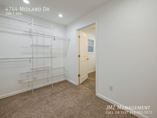 Building Photo - 4744 Midland Dr