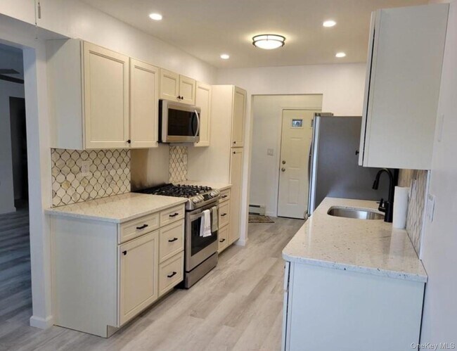 Building Photo - 100 Hillside Dr