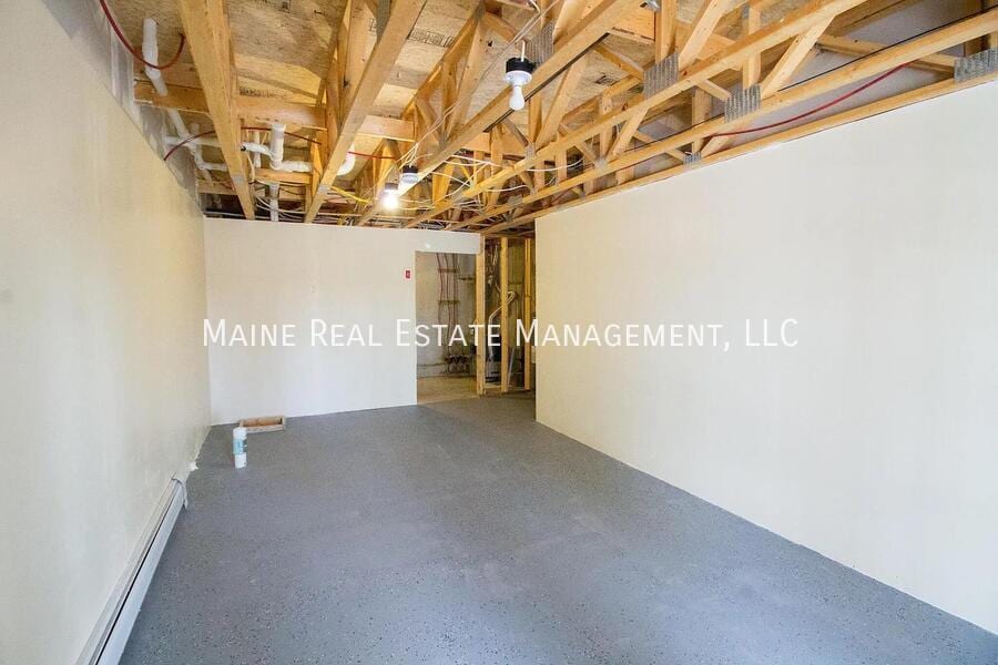 Building Photo - 44 River Village Dr
