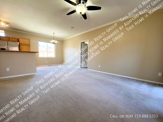 Building Photo - 1450 Courtyard Heights