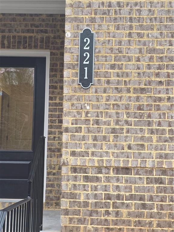 Building Photo - 221 Brownlee Rd