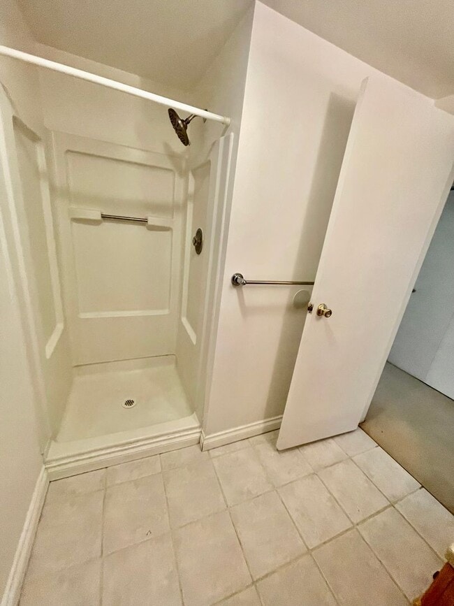 Building Photo - Upgraded 3bd/2bath Laurelhurst Home w/ Pri...