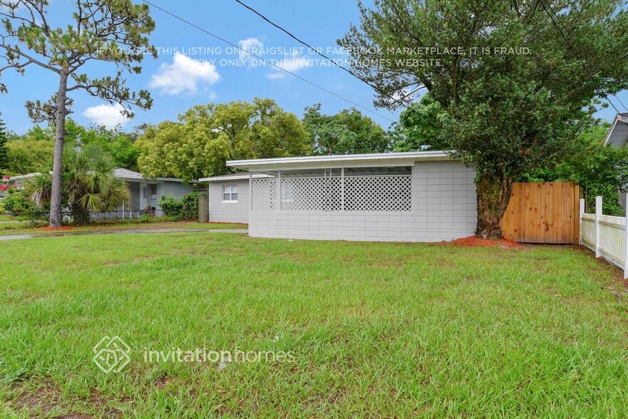 Building Photo - 6202 Balboa Dr
