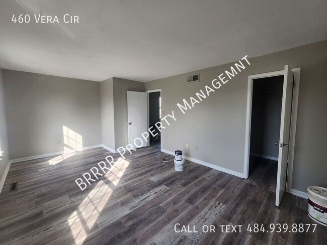 Building Photo - 460 Vera Cir