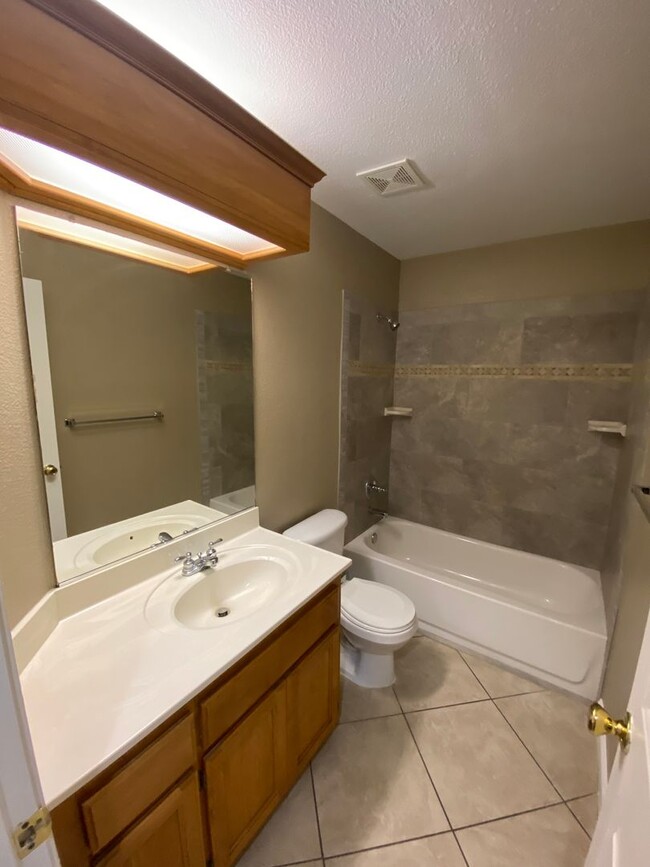 Building Photo - Cozy NW Visalia Home Rent Ready!