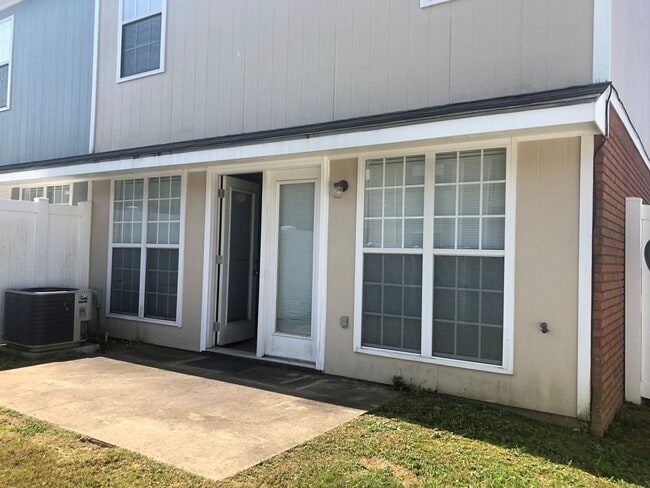 Building Photo - Wakefield!!!  3 Bedroom Townhome