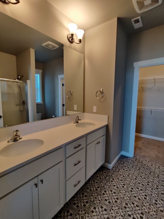 Building Photo - Gorgeous Newer Single Family Home in West ...