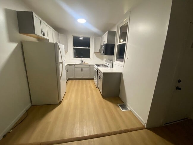 Building Photo - Newly updated 3 bedroom 1 bath house for Rent!