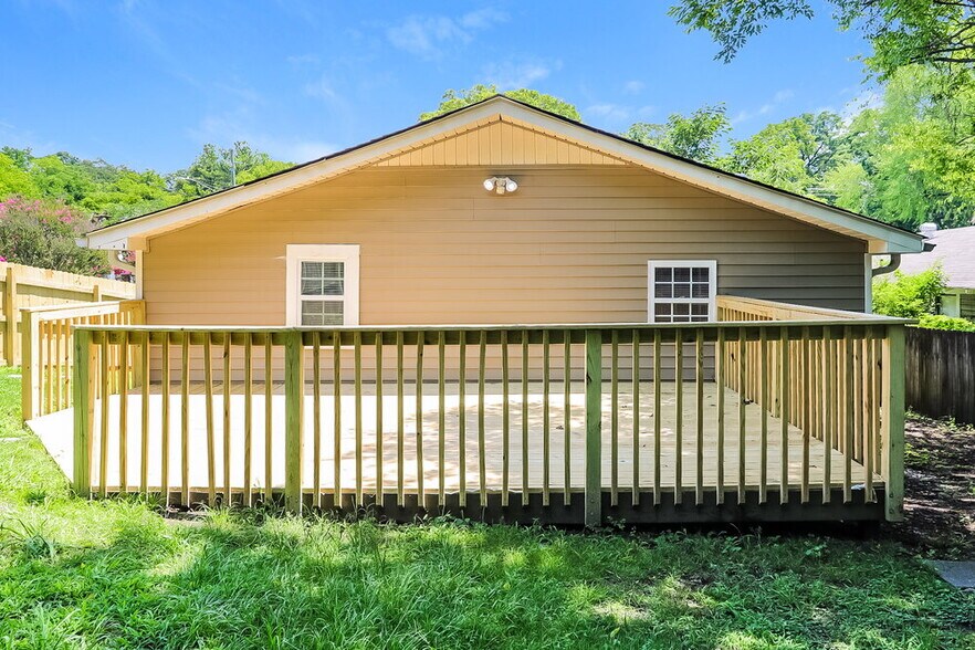 Building Photo - 5632 6th Ave S