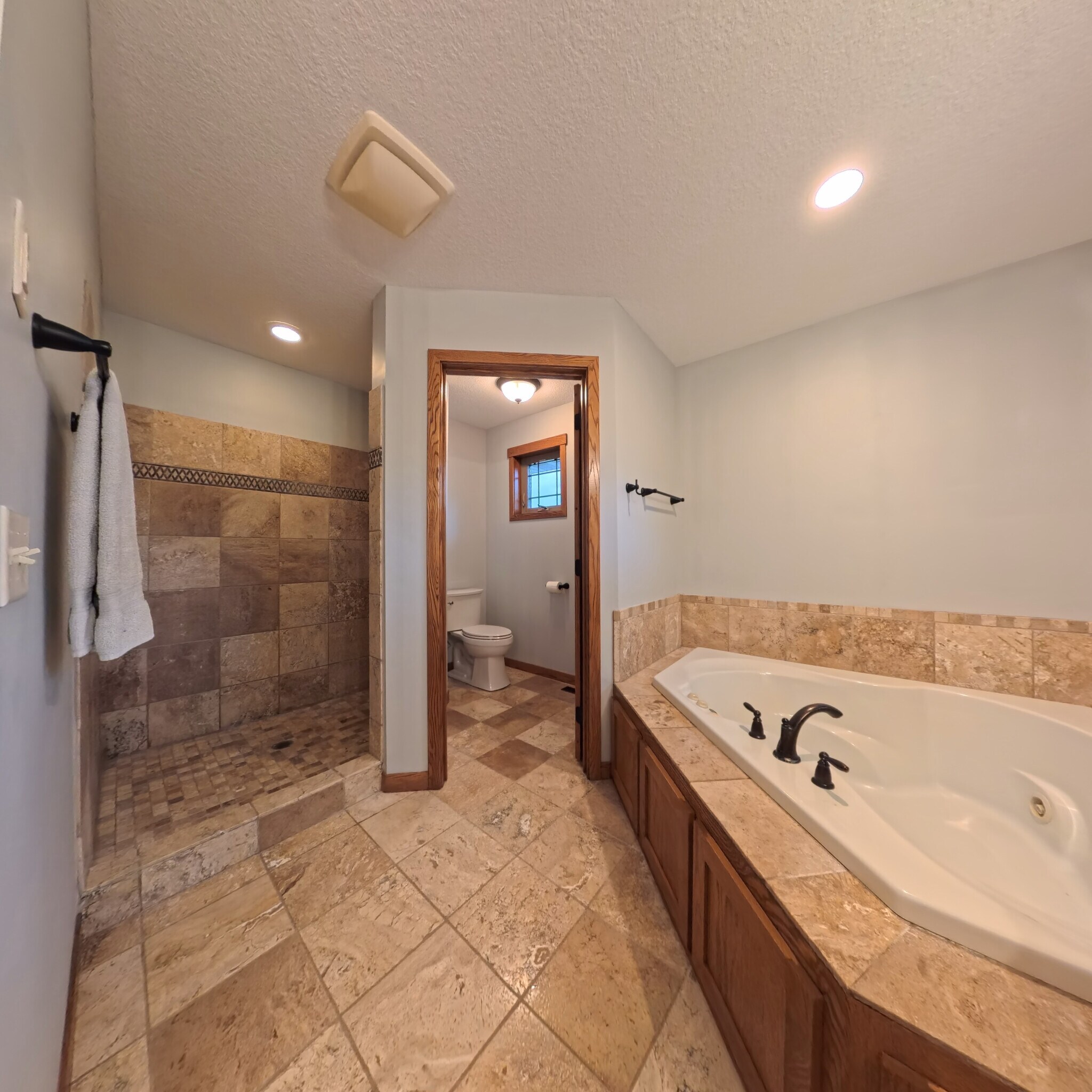 Building Photo - 11956 Castle Rock Ct N