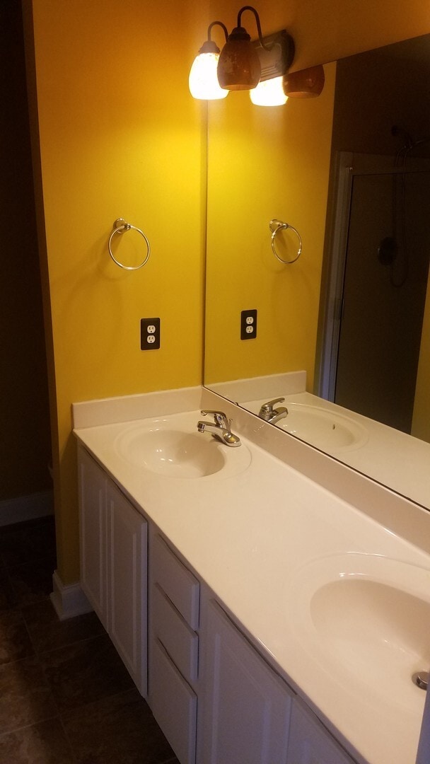 Building Photo - Lovely Townhome in Southeast Columbia