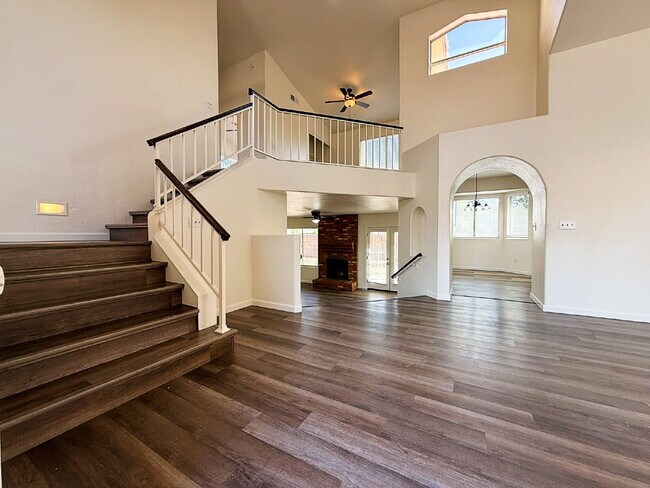 Building Photo - Spacious Garden Lakes Beauty – Vaulted Ceilings, 3-Car Garage & Stunning Upgrades!