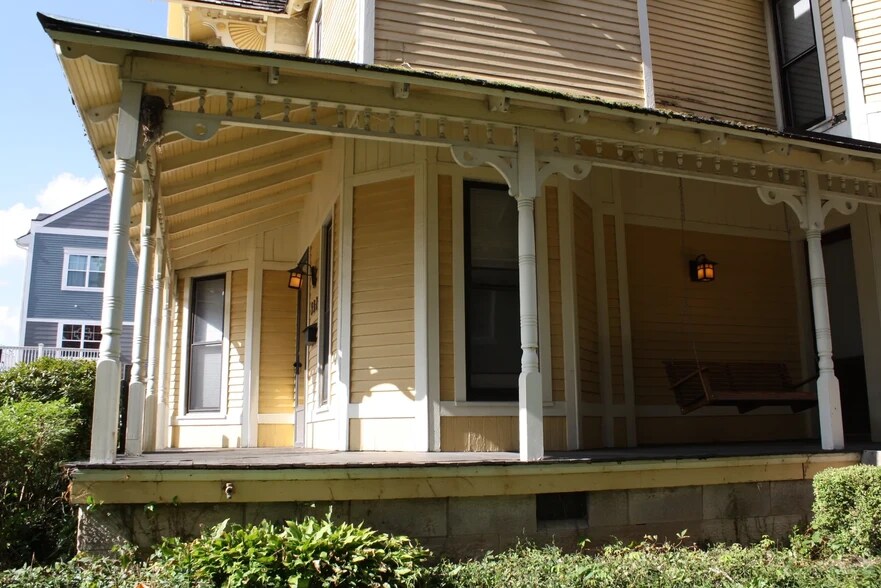 Building Photo - 532 S Walnut St