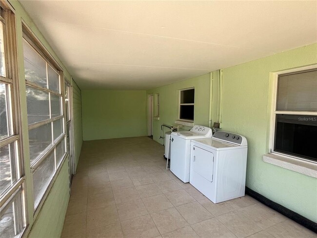 Building Photo - 10825 Navajo Dr