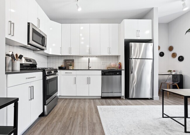 Building Photo - 330 S. Wells St - New Jr One Bed Located i...