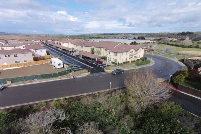 Building Photo - Seabreeze Apartment Homes - www.seabreezeapartmentslompoc.com