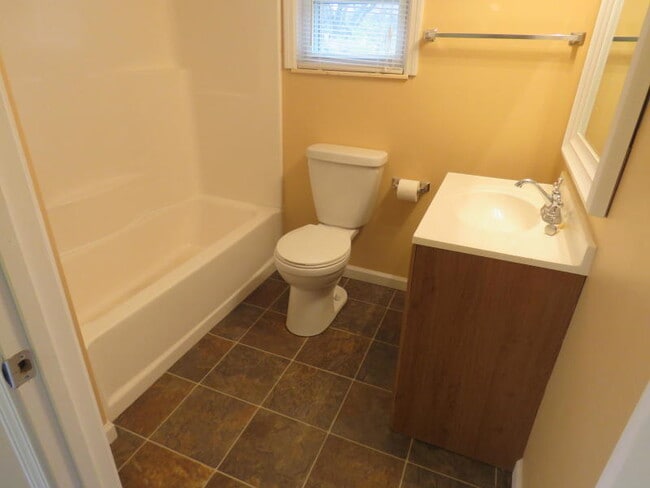 Building Photo - 106 Persimmon Way