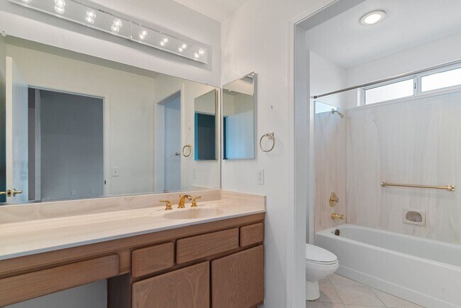 Building Photo - Gorgeous 2 Bed 2 Bath Single Story home in...