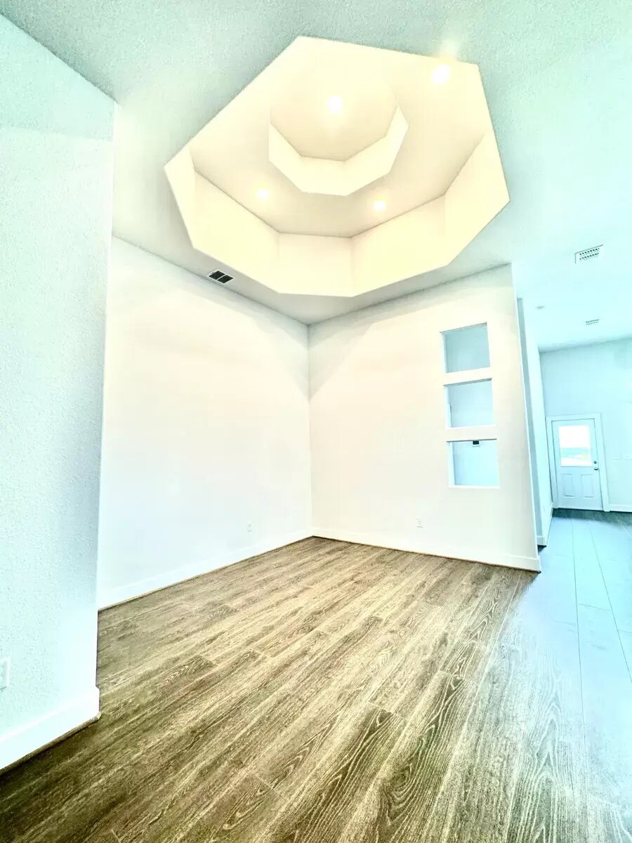 Building Photo - 703 Durian Loop