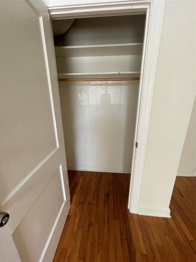 Building Photo - 819 E 31st St