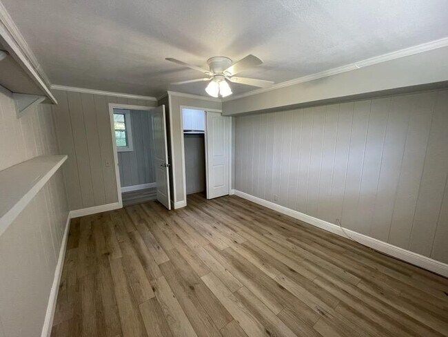 Building Photo - 133 3rd St