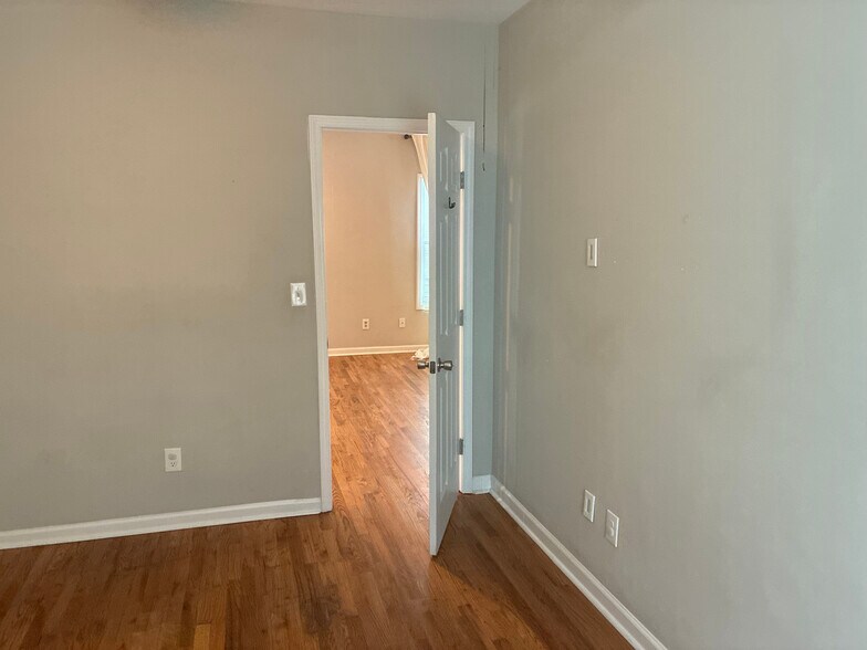 Building Photo - Room in Single Family Home on Mayson Turner Rd NW